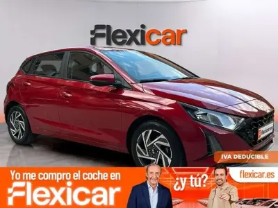 Usado Hyundai i20 101 CV (74 kW) 2024 Rojo Utilitario