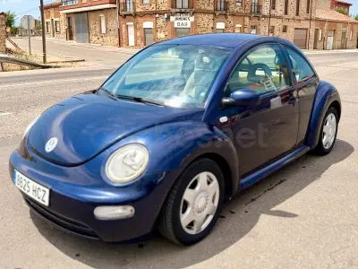 Usado VW New Beetle 100 CV (73 kW) 2003 Azul Utilitario