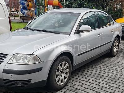 Usado VW Passat Comfortline 102 CV (75 kW) 2003 Gris / plata Berlina