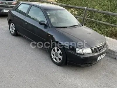 Usado Audi A3 Ambiente 125 CV (91 kW) 1998 Negro Utilitario