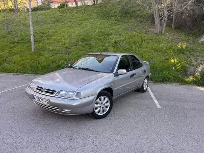 Usado Citroën Xantia Attraction 90 CV (66 kW) 1999 Gris / plata Berlina