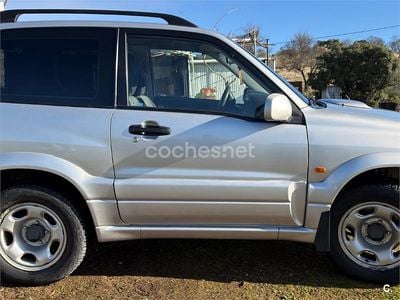Usado Suzuki Grand Vitara 110 CV (80 kW) 2004 Gris / plata SUV
