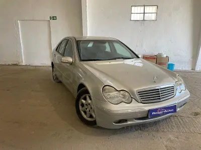 Usado Mercedes C200 Elegance 163 CV (119 kW) 2002 Gris / plata Familiar
