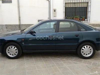 Usado Audi A4 90 CV (66 kW) 1995 Verde Berlina
