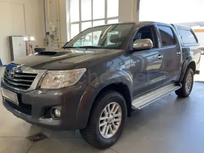 Usado Toyota HiLux 171 CV (125 kW) 2015 Gris / plata Pickup/Camioneta