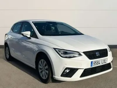 Usado Seat Ibiza Style Plus 110 CV (80 kW) 2022 Blanco Utilitario
