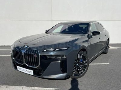 Usado BMW M760e Comfort Edition 571 CV (419 kW) 2023 Gris / plata Berlina