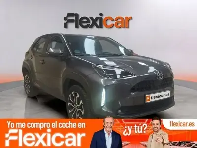 Usado Toyota Yaris Active 116 CV (85 kW) 2022 Gris Utilitario