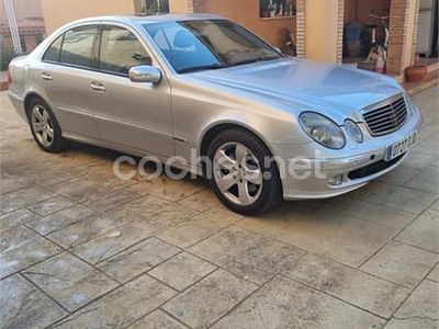 Gris / plata Usado 2003 Mercedes E400 Avantgarde Berlina | 5500 €