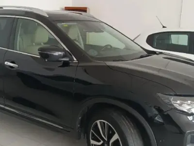 Usado Nissan X-Trail Acenta 177 CV (130 kW) 2018 Negr/techo blanco SUV