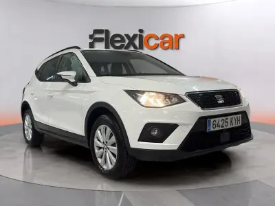 Usado Seat Arona Ecomotive 95 CV (69 kW) 2019 Blanco SUV