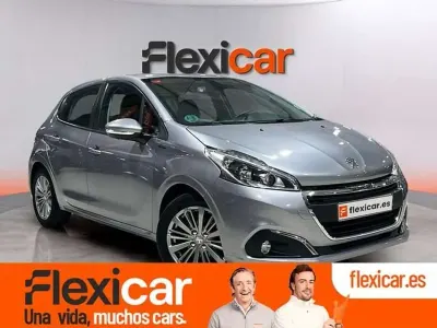 Usado Peugeot 208 Signature Sky 83 CV (61 kW) 2019 Gris Utilitario