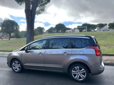 Usado Peugeot 5008 Allure 120 CV (88 kW) 2016 Beige Monovolumen