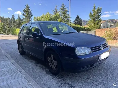 Usado VW Golf IV Highline 100 CV (73 kW) 2000 Azul Familiar