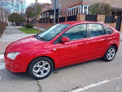 Usado Ford Focus Trend 100 CV (73 kW) 2007 Rojo Berlina
