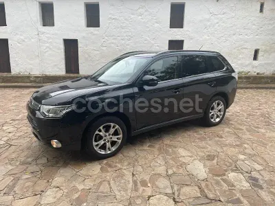 Usado Mitsubishi Outlander Motion 150 CV (110 kW) 2014 Negro SUV