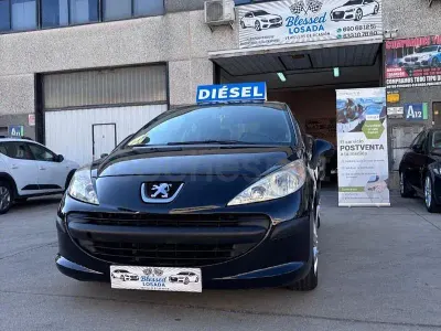 Usado Peugeot 207 90 CV (66 kW) 2007 Negro Berlina