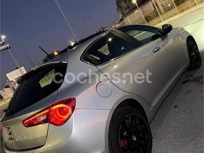 Usado Alfa Romeo Giulietta Distinctive 150 CV (110 kW) 2013 Gris / plata Utilitario