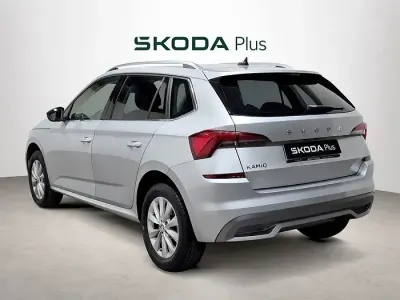 Usado Skoda Kamiq 110 CV (80 kW) 2022 Gris plata SUV