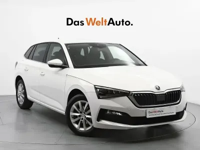 Usado Skoda Scala 110 CV (80 kW) 2022 Blanco Utilitario