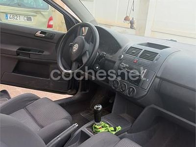 Azul Usado 2003 VW Polo Trendline Berlina | 2500 € (Precio justo)