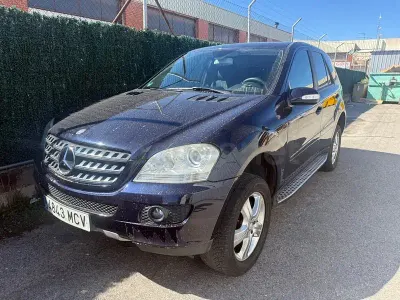 Usado Mercedes ML320 224 CV (164 kW) 2005 Azul SUV