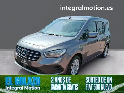 Usado Mercedes T180 116 CV (85 kW) 2022 Gris / plata Monovolumen
