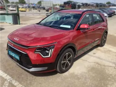 Usado Kia Niro 105 CV (77 kW) 2023 Rojo SUV