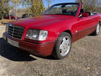 Usado Mercedes E220 150 CV (110 kW) 1994 Rojo Descapotable