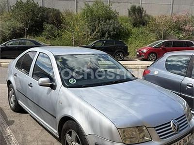 Usado VW Bora Conceptline 100 CV (73 kW) 2001 Gris / plata Berlina