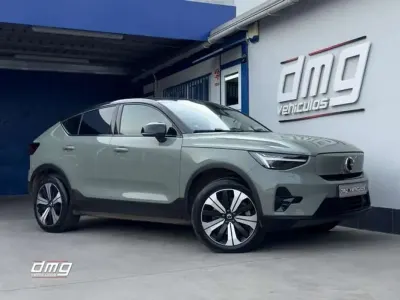 Usado Volvo C40 300 kW (408 CV) 2022 Verde SUV