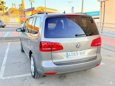 Usado VW Touran Advance 140 CV (102 kW) 2011 Gris / plata Monovolumen