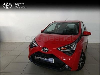 Usado Toyota Aygo X-play 72 CV (52 kW) 2021 Rojo Utilitario