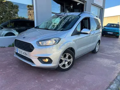 Usado Ford Tourneo Connect Trend 101 CV (74 kW) 2018 Gris / plata Monovolumen