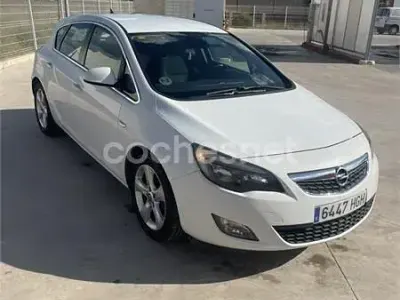 Usado Opel Astra Enjoy 110 CV (80 kW) 2011 Blanco Berlina