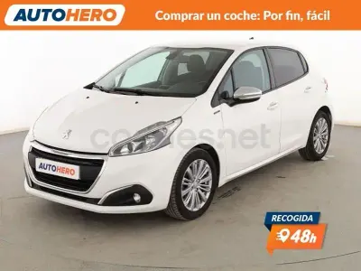 Usado Peugeot 208 Signature Sky 102 CV (75 kW) 2019 Blanco Utilitario