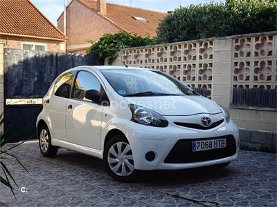 Używany Toyota Aygo City 68 KM (50 kW) 2013 Biały Hatchback