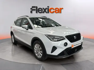 Usado Seat Arona Style 110 CV (80 kW) 2024 Gris SUV