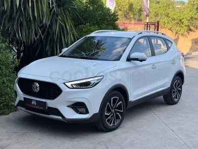 Usado MG ZS Luxury 111 CV (81 kW) 2025 Blanco SUV