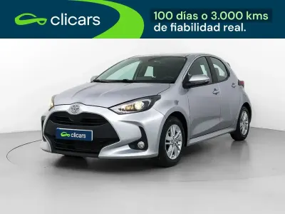 Usado Toyota Yaris Edition 125 CV (91 kW) 2022 Gris / plata Utilitario