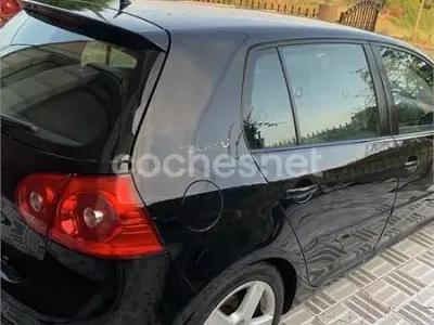 Usado VW Golf V Highline 105 CV (77 kW) 2007 Negro Berlina