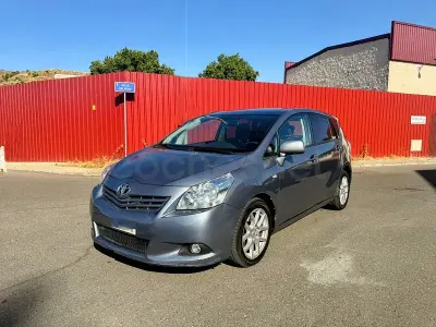 Usado Toyota Verso Advance 150 CV (110 kW) 2009 Gris / plata Monovolumen