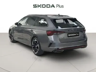 Usado Skoda Octavia RS 200 CV (147 kW) 2023 Gris Familiar