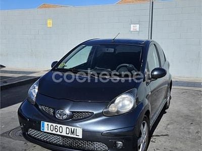 Usado Toyota Aygo Sport 68 CV (50 kW) 2005 Gris / plata Utilitario