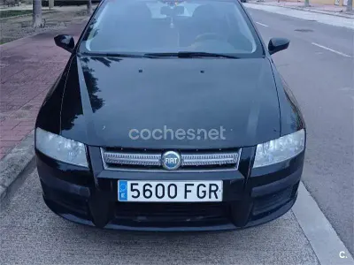 Usado Fiat Stilo 95 CV (69 kW) 2006 Negro Berlina