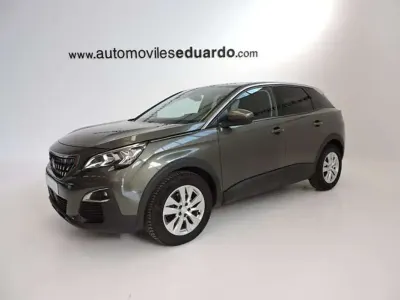 Usado Peugeot 3008 Active 131 CV (96 kW) 2020 Gris SUV