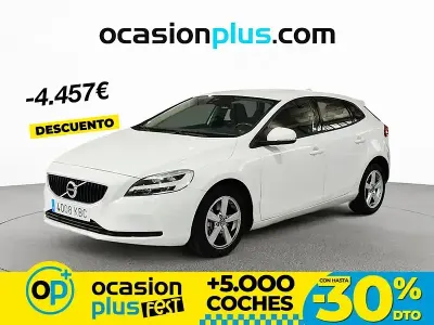 Begagnad Volvo V40 Momentum 150 HK (110 kW) 2017 Vit