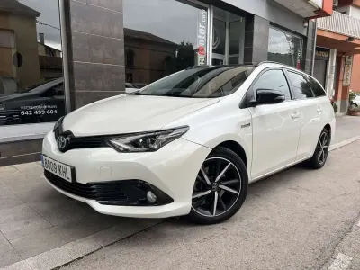 Usado Toyota Auris Touring Sports Edition 136 CV (100 kW) 2018 Blanco Familiar