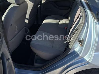 Usado Ford Focus Trend 100 CV (73 kW) 2005 Azul Berlina