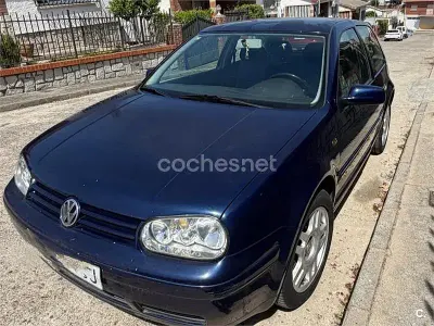 Usado VW Golf IV Highline 100 CV (73 kW) 2001 Azul Berlina